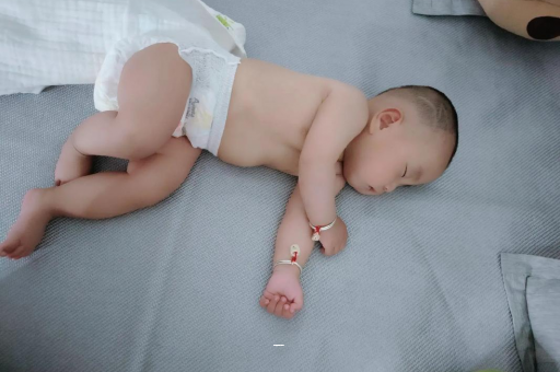 宁阳几个月宝宝可以竖抱
